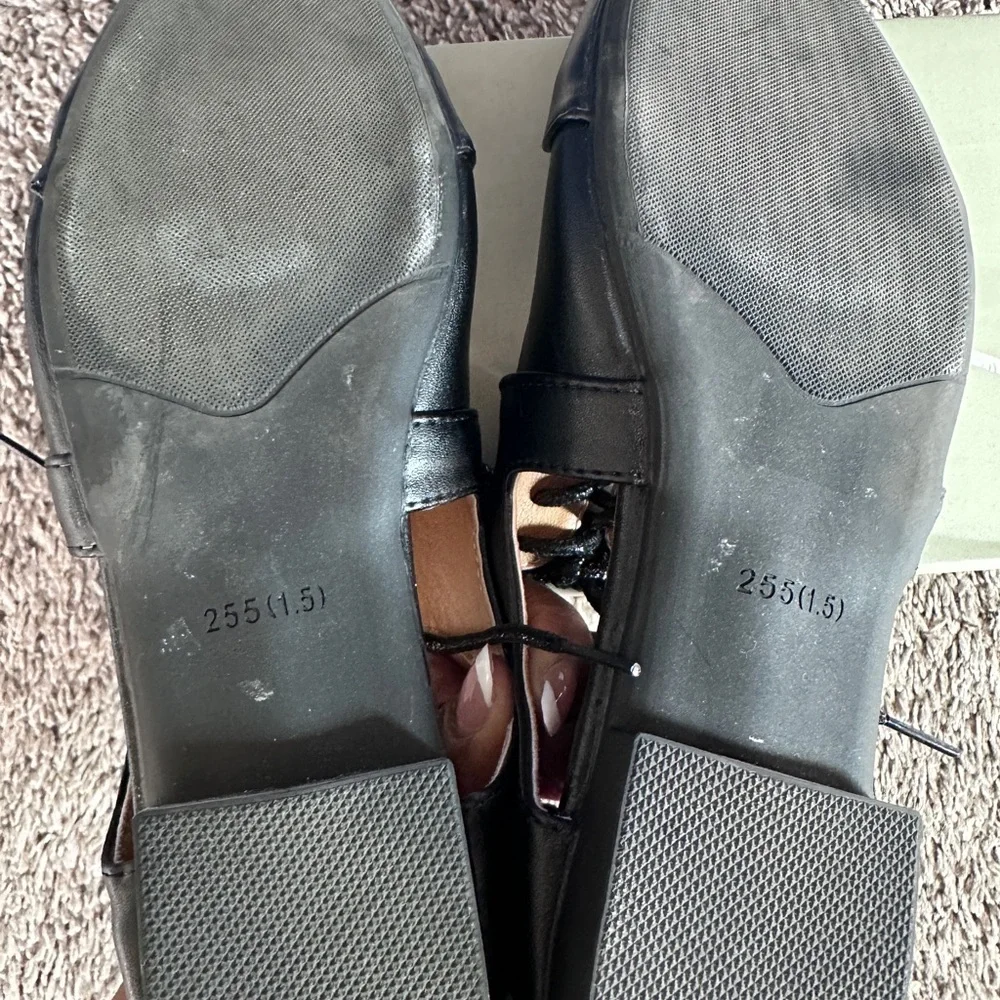 Black Ballet flat with cutouts. - Picture 5 of 5